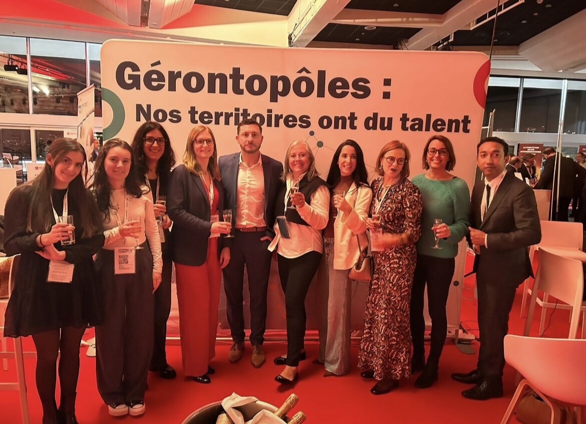 L'équipe des Gérontopôles de france lors du salon silver eco à cannes